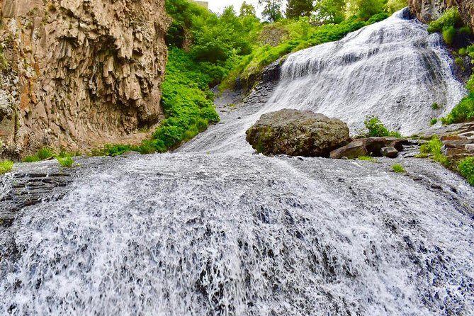 Jermuk(waterfall),Noravank,Wine degustation,Khor Virap - Noravank: the drive between rocky mountains does some of the work