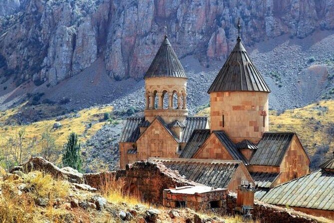 Private tour to Khor Virap, Areni winery, Noravank, Selim pass, Hayravank - Areni wine factory stop: a quick tasting with a clear purpose